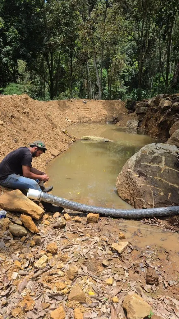 Construyendo el “monje” tubo de sobreflujo